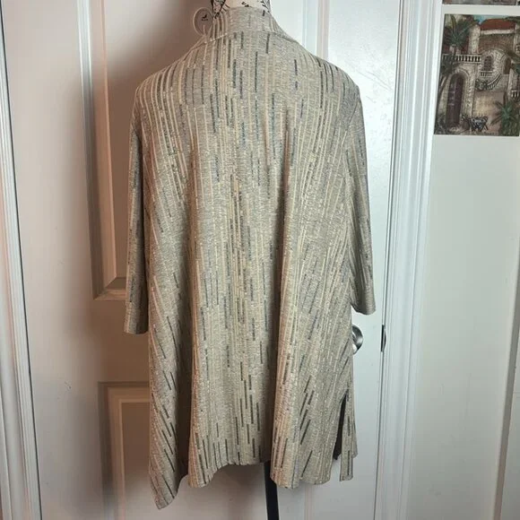 LAURA PLUS Matching Tunic Tank and Cardigan Set - Picture 7 of 11